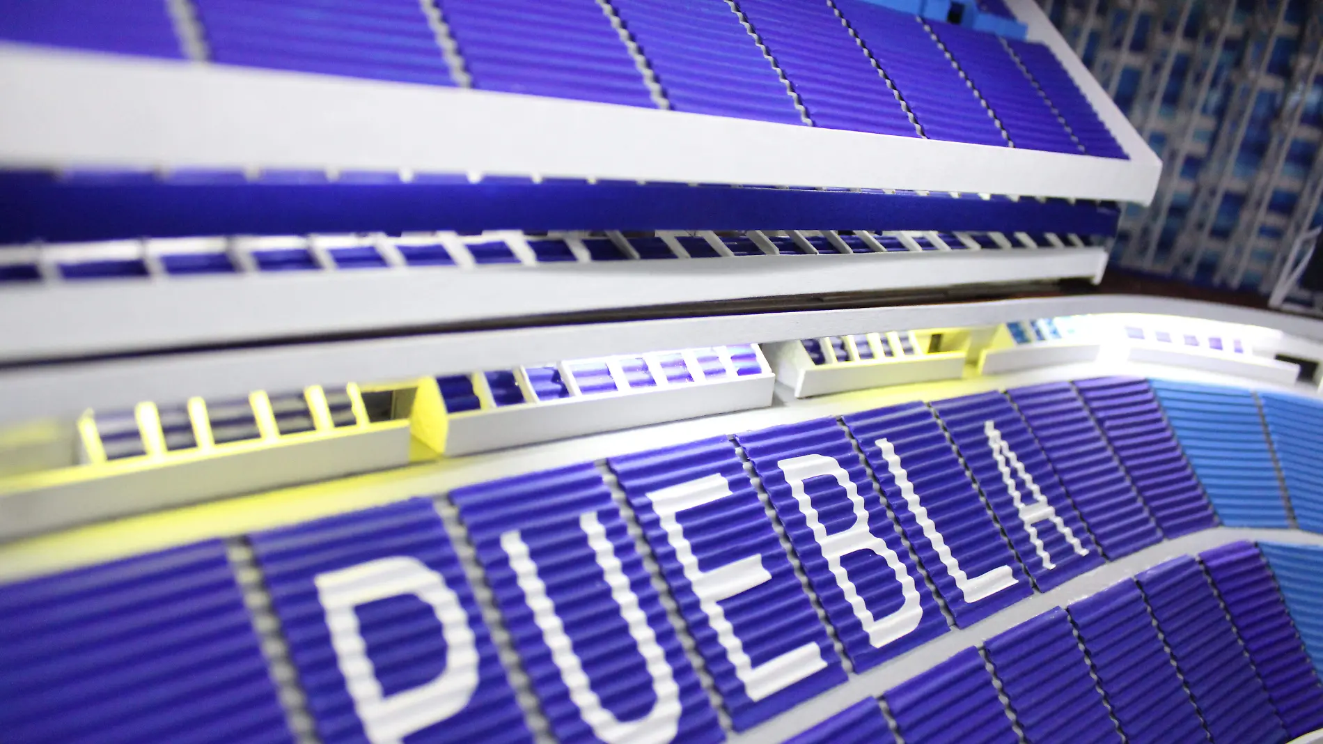 Poblano recrea al Estadio Cuauhtémoc en detallada maqueta